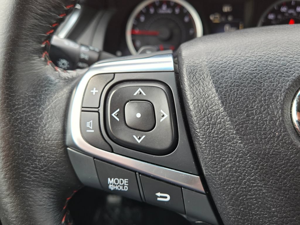 Used 2016 Toyota Camry SE w/ Moonroof Package FWD image 15