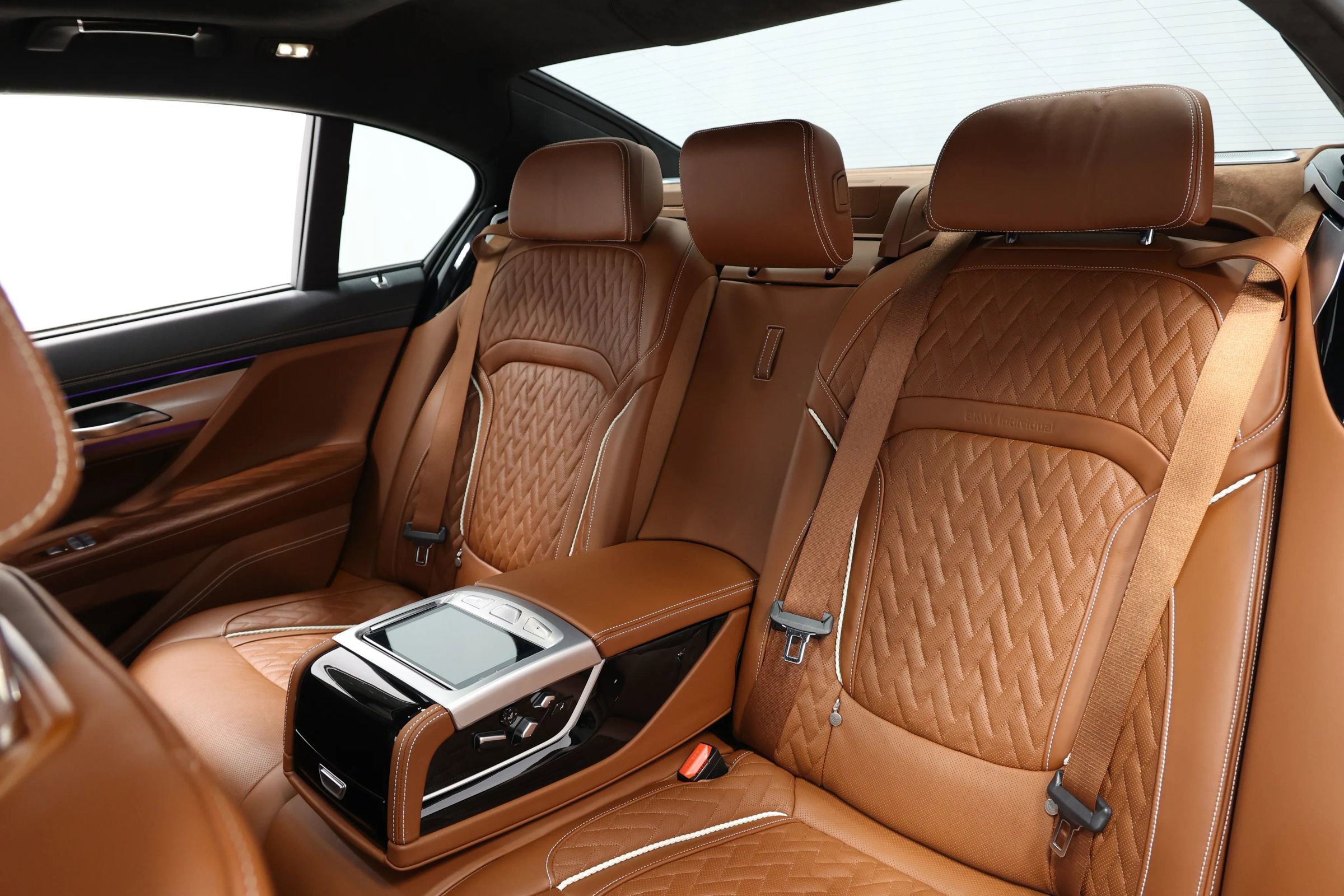 Used 2022 BMW M760i xDrive w/ Luxury Rear Seating Package image 57