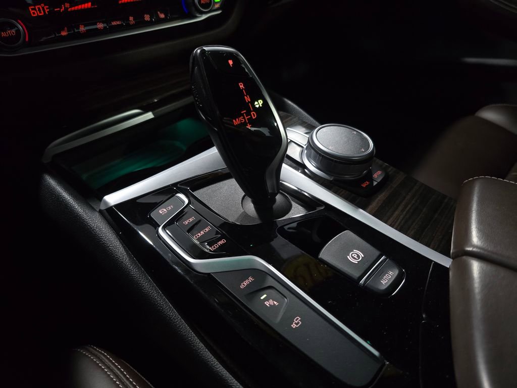 Used 2019 BMW 530e w/ Convenience Package image 24