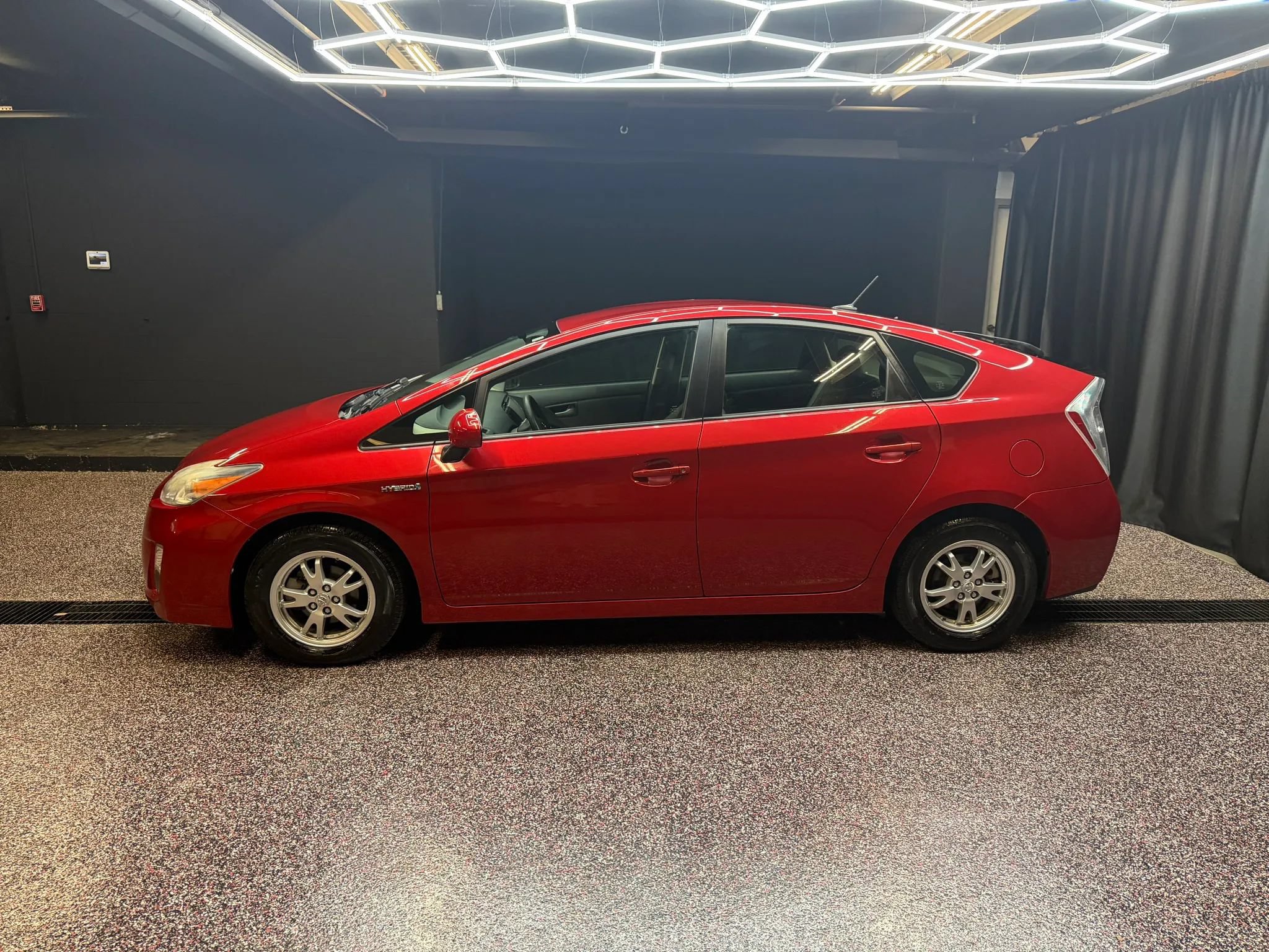 Used 2010 Toyota Prius Five FWD image 2