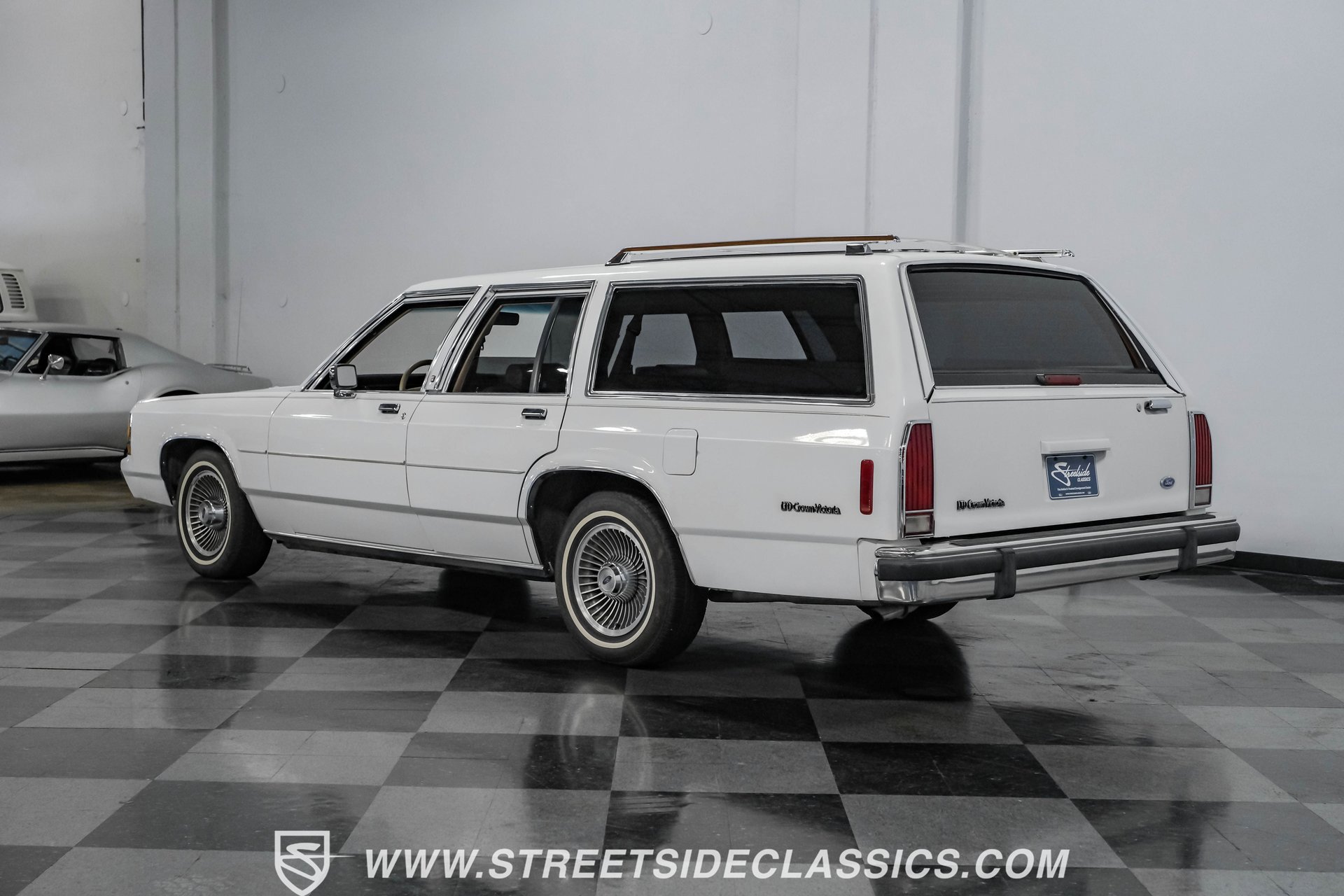 Used 1990 Ford LTD Crown Victoria RWD image 10