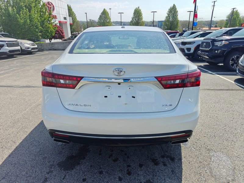Used 2016 Toyota Avalon Limited FWD image 5