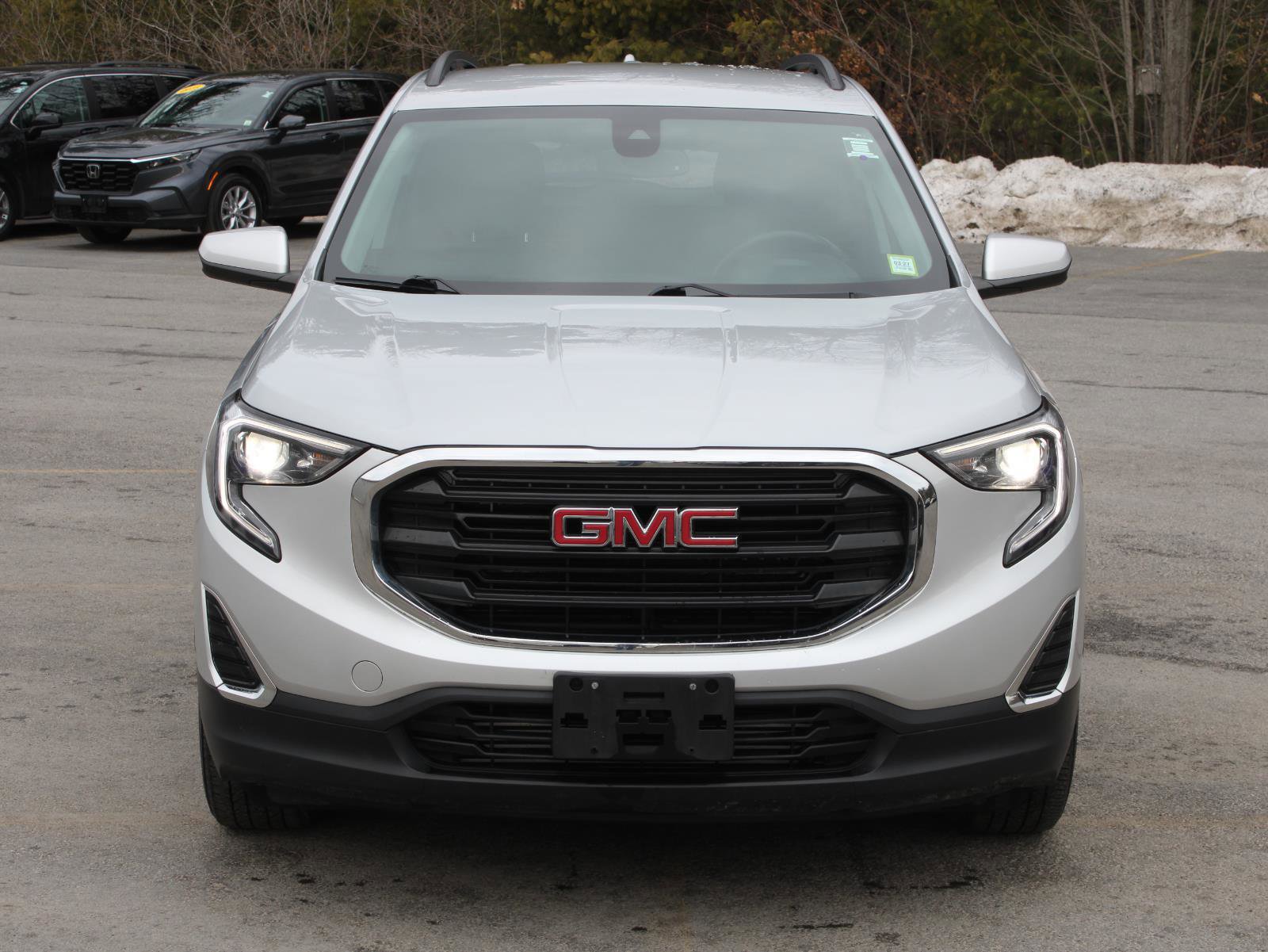 Used 2021 GMC Terrain SLE w/ Driver Convenience Package image 2