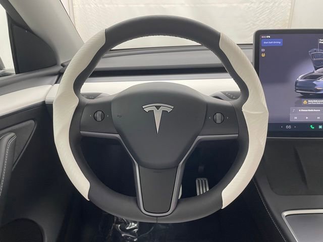 Used 2024 Tesla Model Y Performance image 11