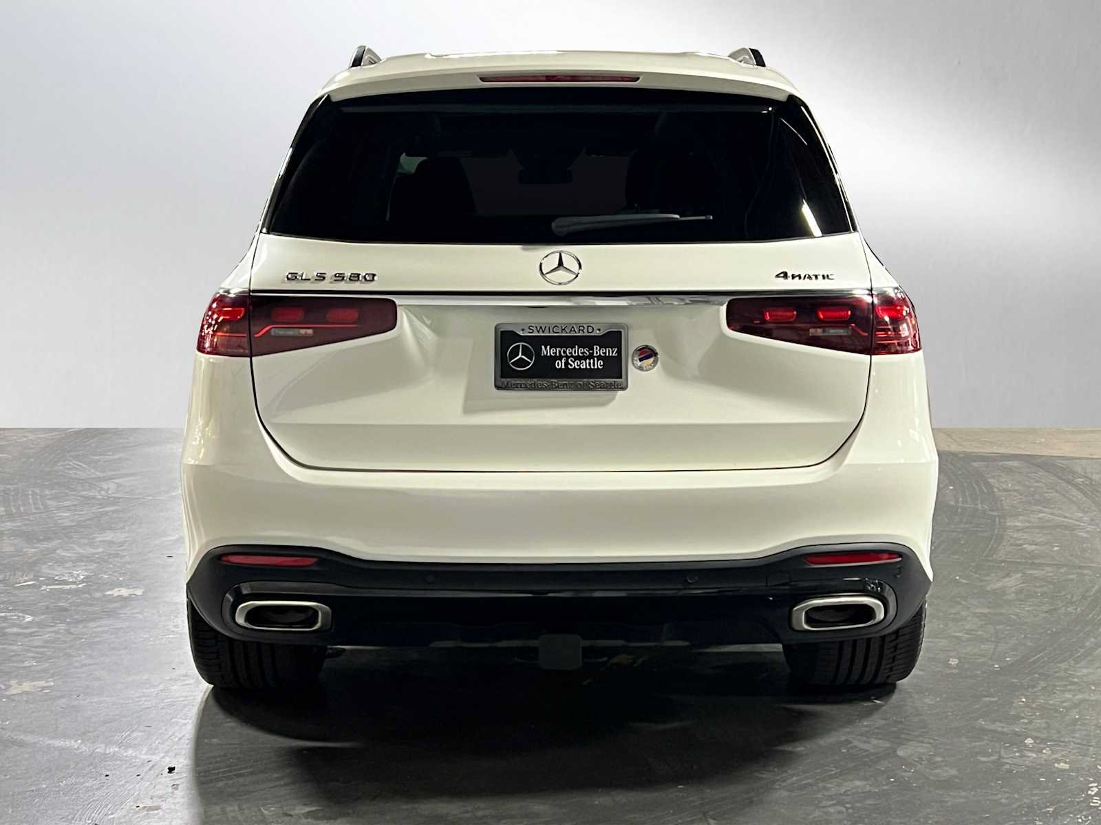 Used 2024 Mercedes-Benz GLS 580 4MATIC image 4