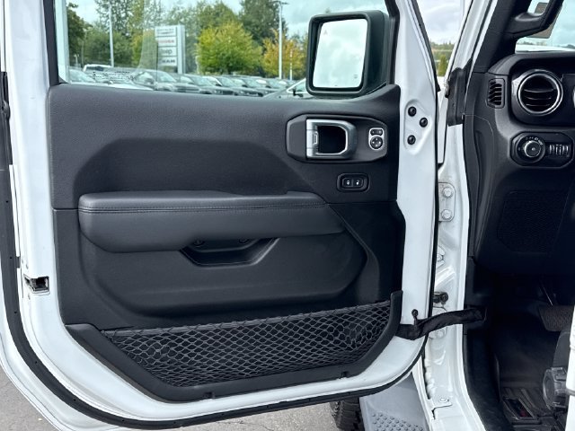 Used 2020 Jeep Wrangler Unlimited Sahara AWD/4WD image 17