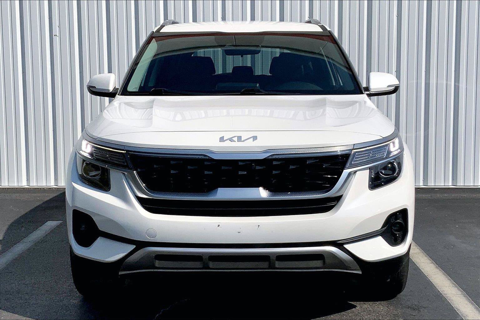 Used 2023 Kia Seltos S AWD/4WD image 3