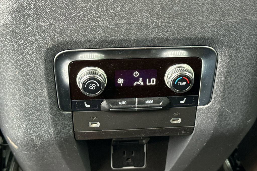 Used 2021 GMC Yukon Denali w/ Denali Premium Package image 20