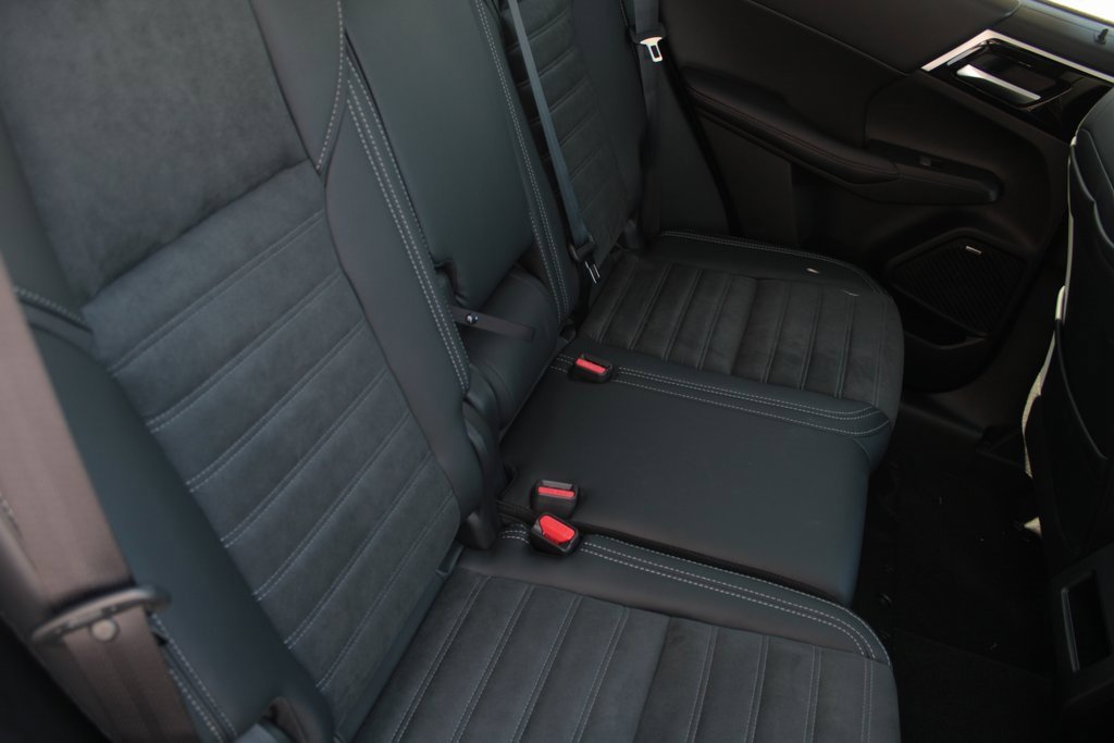 New 2025 Mitsubishi Outlander SE image 9