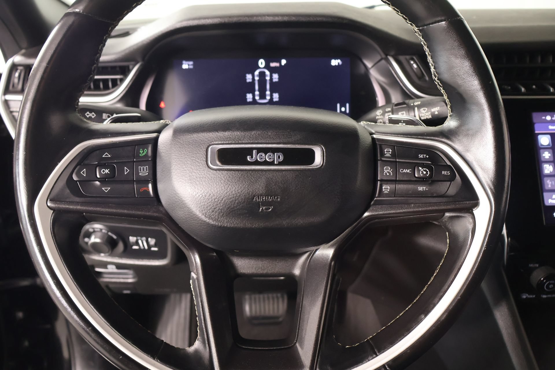 Used 2021 Jeep Grand Cherokee L Laredo RWD image 3