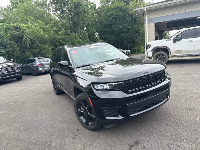 Used 2024 Jeep Grand Cherokee L Altitude AWD/4WD image 10