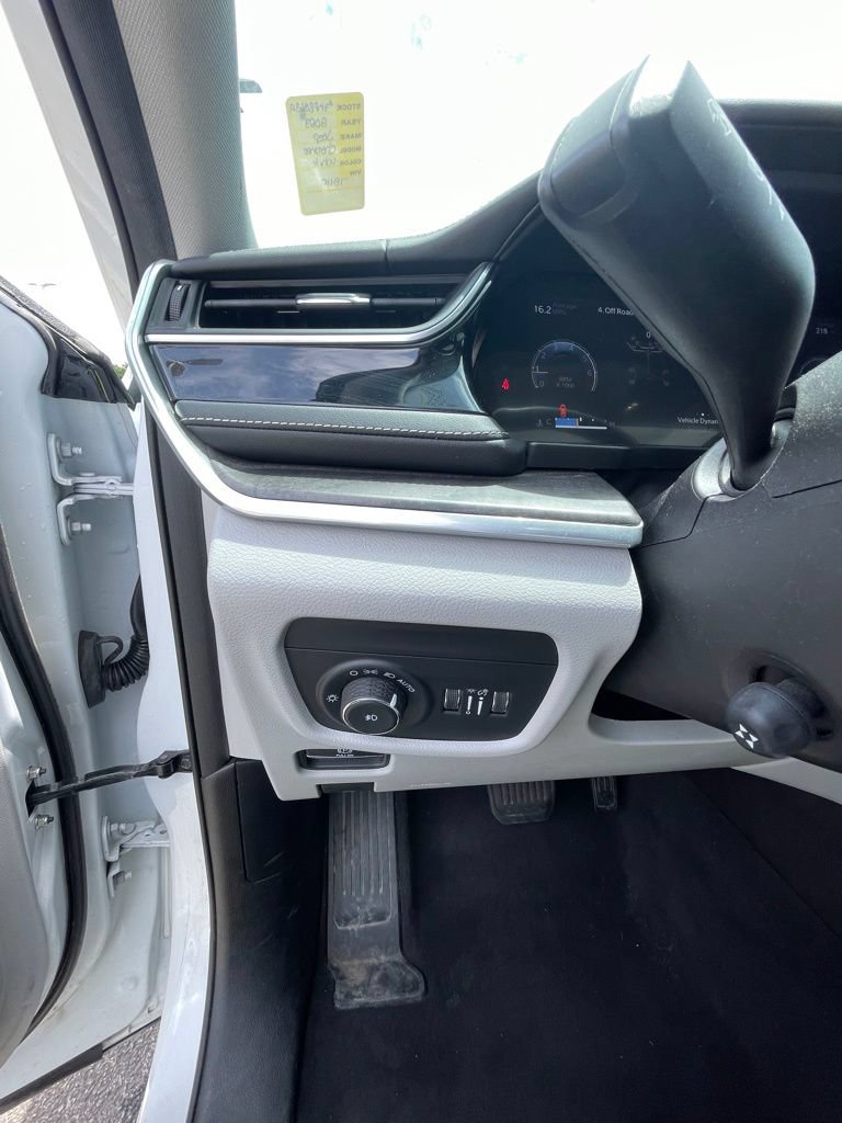 Used 2023 Jeep Grand Cherokee L Overland AWD/4WD image 12