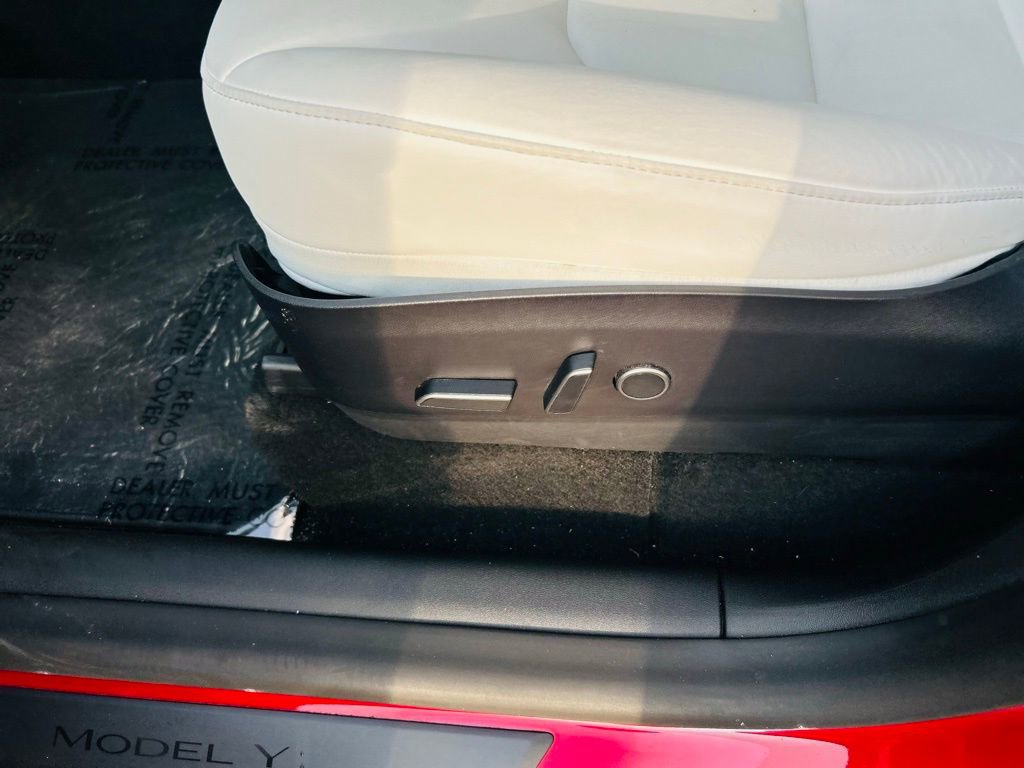 Used 2021 Tesla Model Y Performance image 12