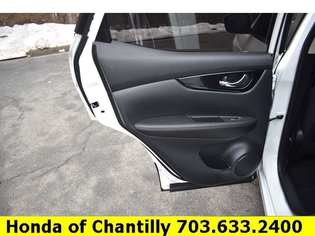 Used 2021 Nissan Rogue Sport SV image 22