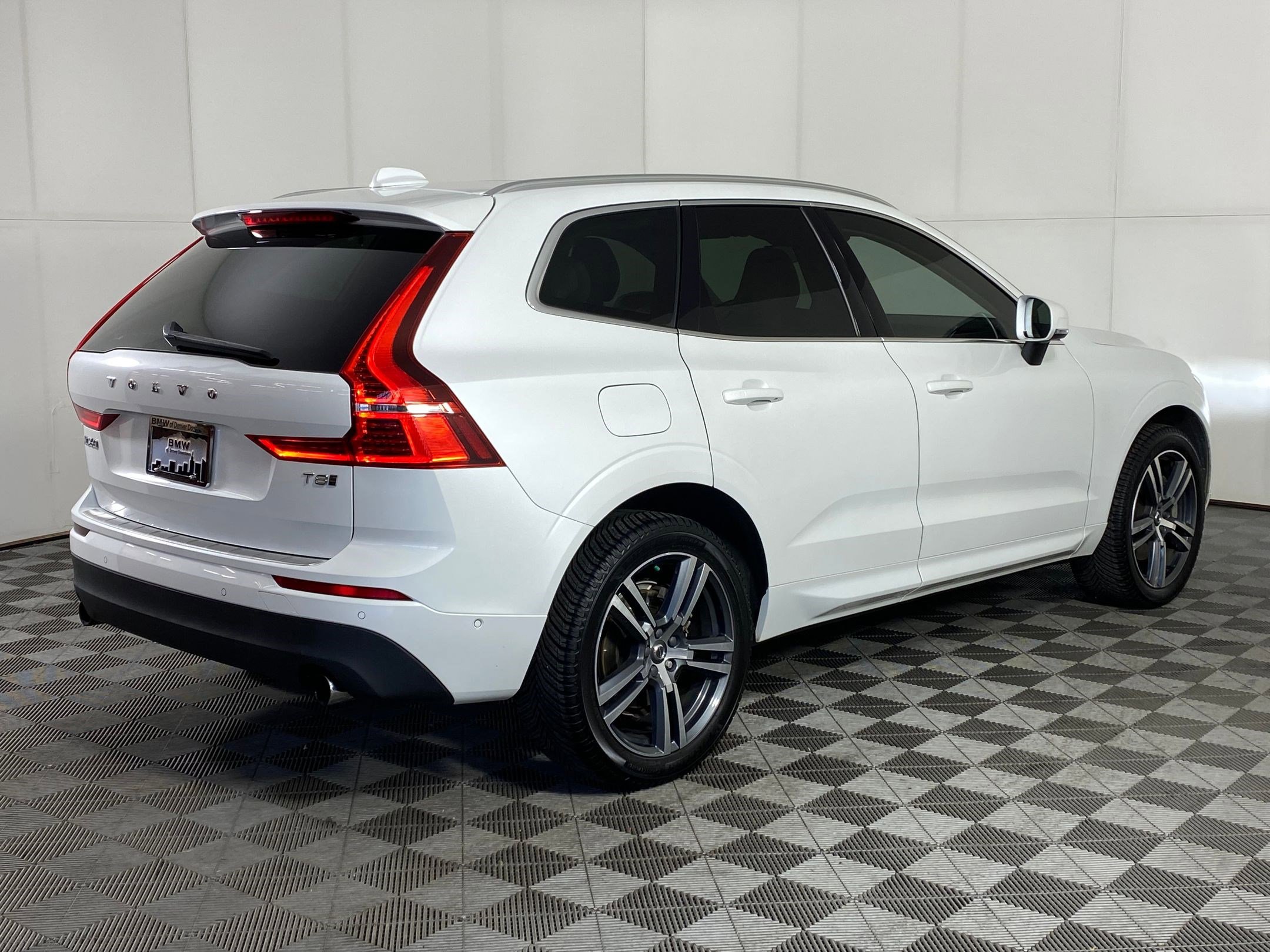 Used 2019 Volvo XC60 T8 Momentum w/ Advanced Package image 8