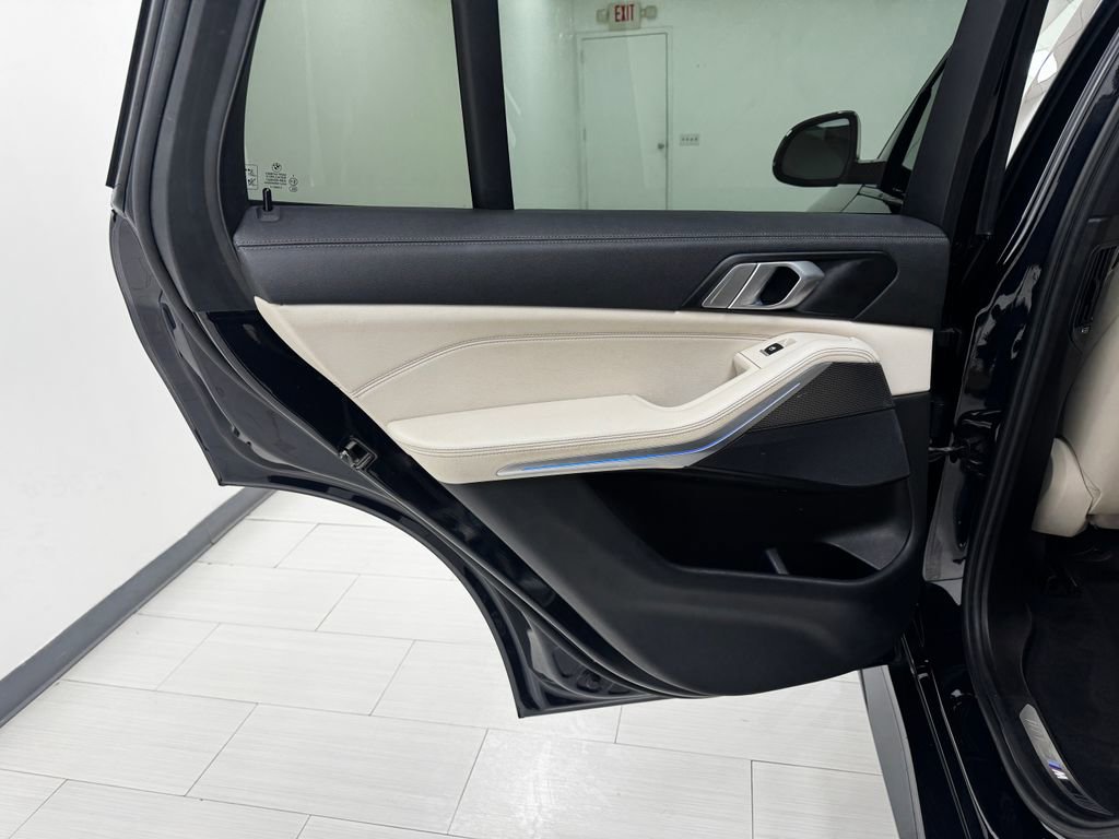 Used 2022 BMW X5 xDrive45e w/ M Sport Package image 11