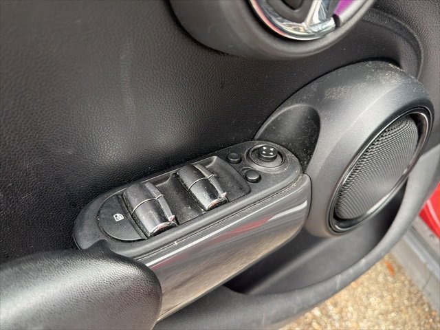 Used 2015 MINI Cooper 4-Door Hardtop image 11