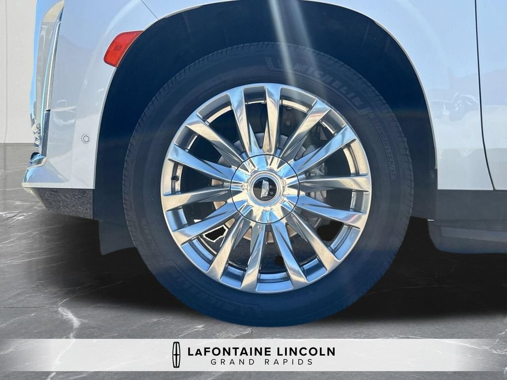 Used 2021 Cadillac Escalade ESV Premium Luxury w/ Driver Assist Tech Package AWD/4WD image 34