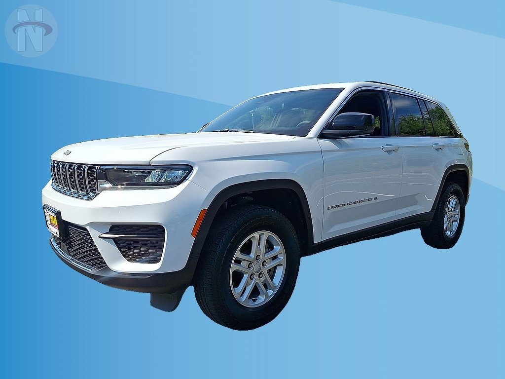 Used 2024 Jeep Grand Cherokee Laredo AWD/4WD image 10