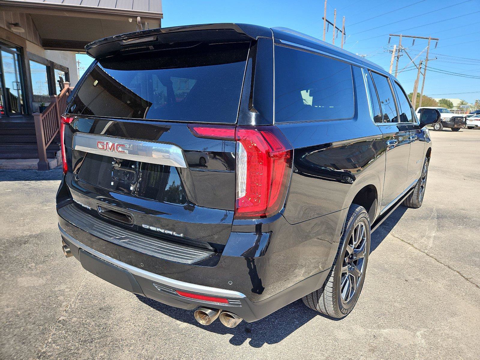 Used 2024 GMC Yukon XL Denali w/ Denali Reserve Package AWD/4WD image 7