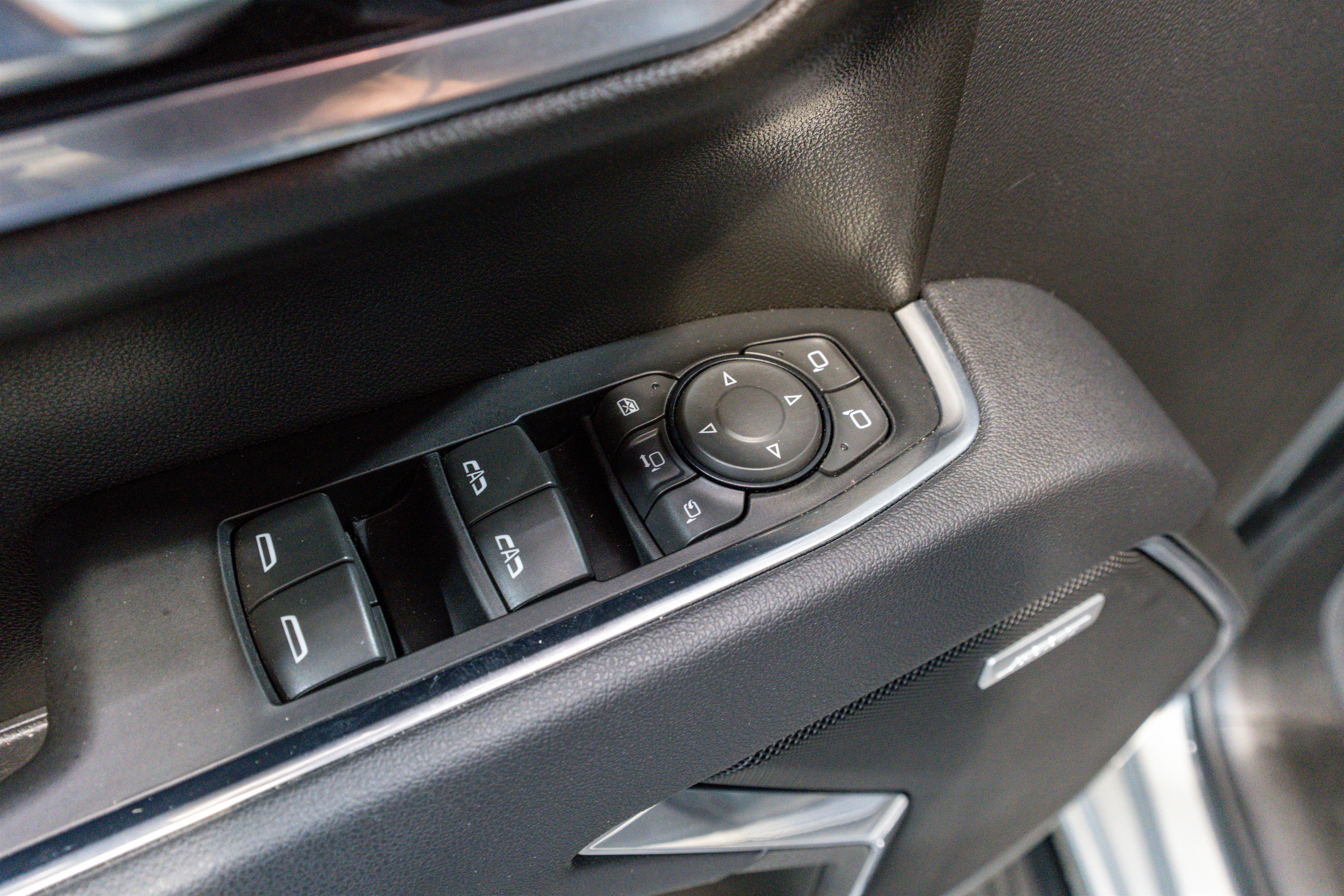 Used 2025 GMC Sierra 2500 SLT w/ SLT Premium Package image 16