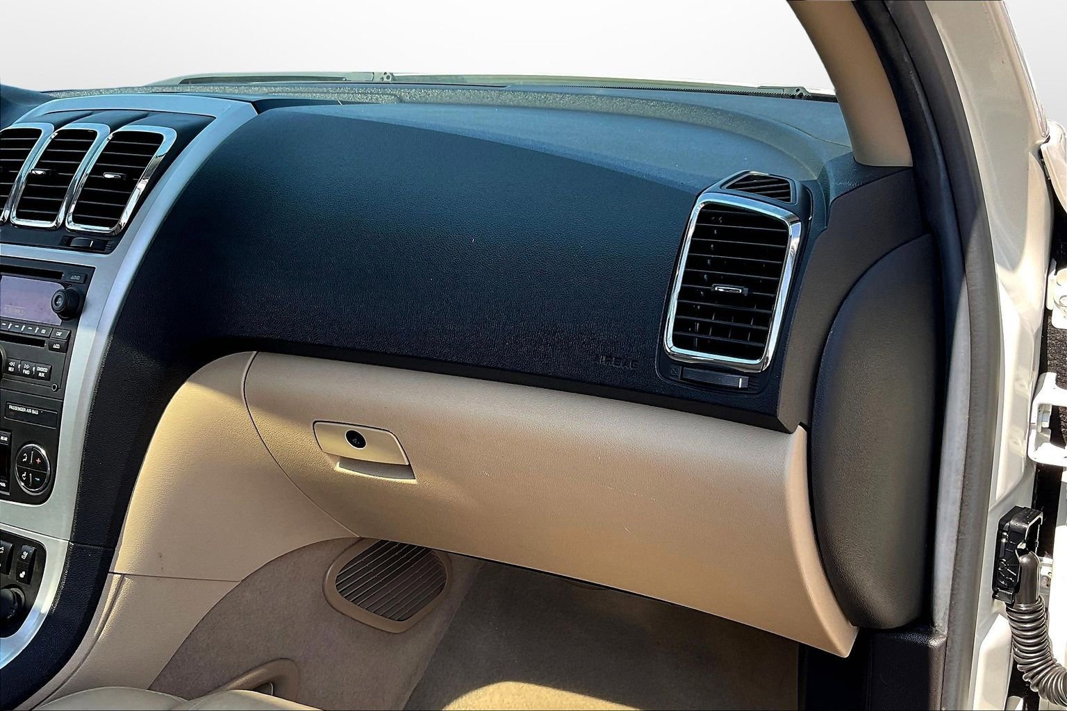 Used 2011 GMC Acadia SLT image 23