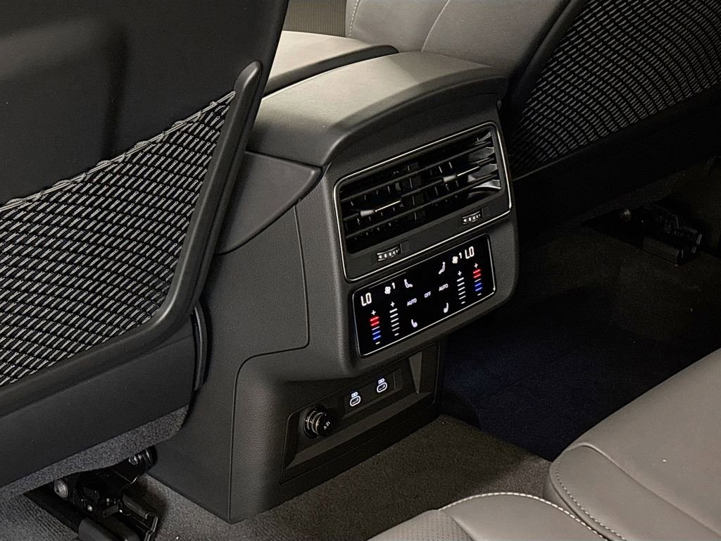 New 2026 Audi SQ7 Premium Plus AWD/4WD image 17