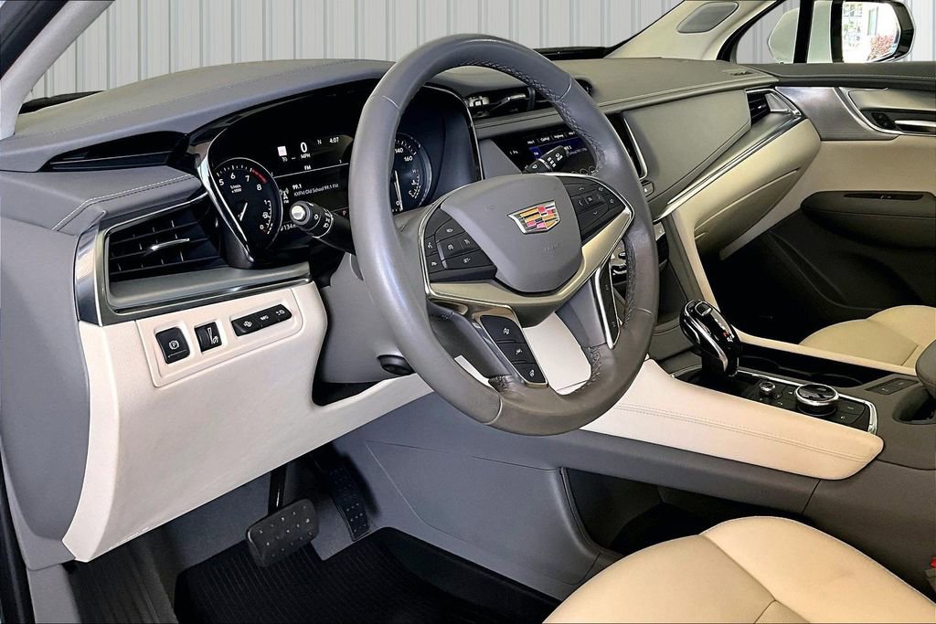 Used 2023 Cadillac XT5 Premium Luxury w/ Technology Package FWD image 4