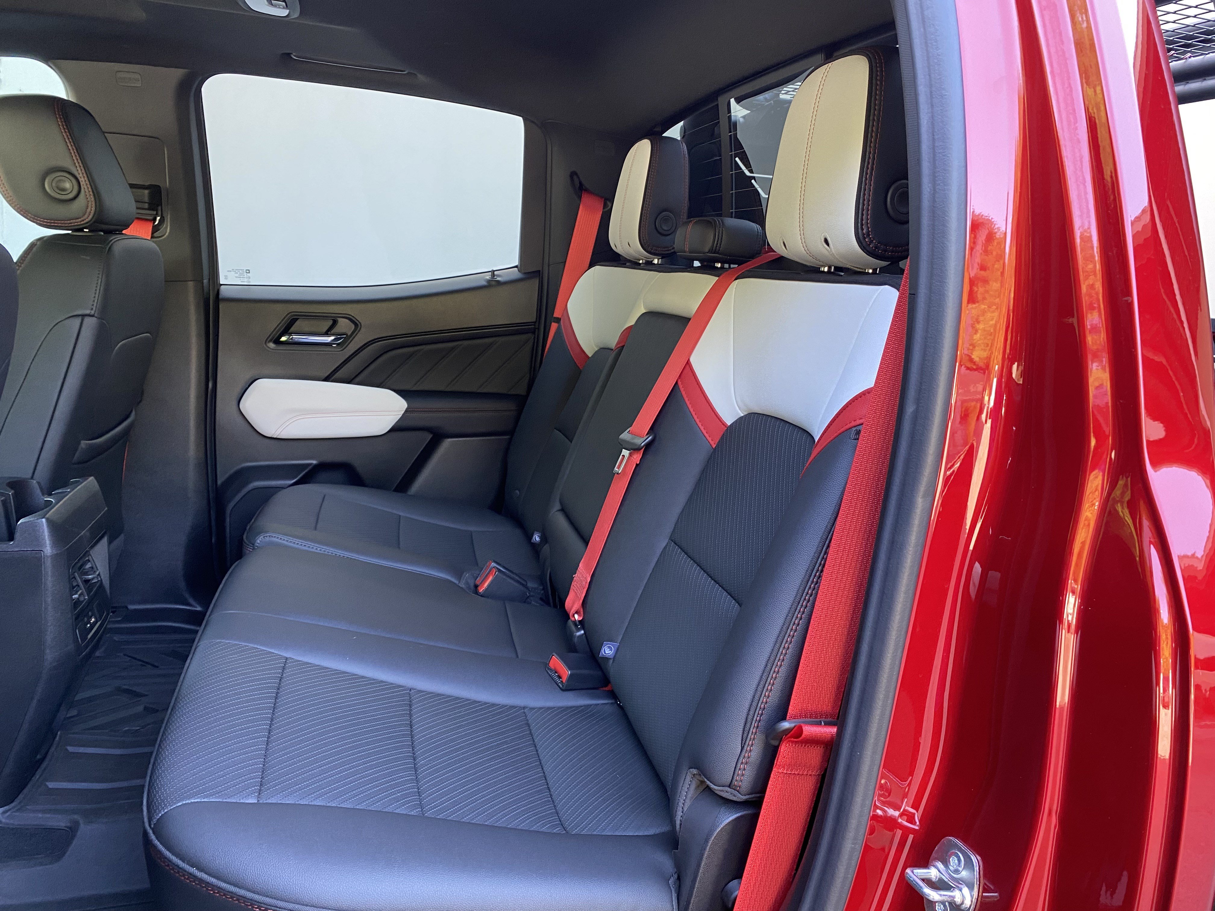 Used 2025 GMC Canyon AT4 w/ AT4X Package AWD/4WD image 38