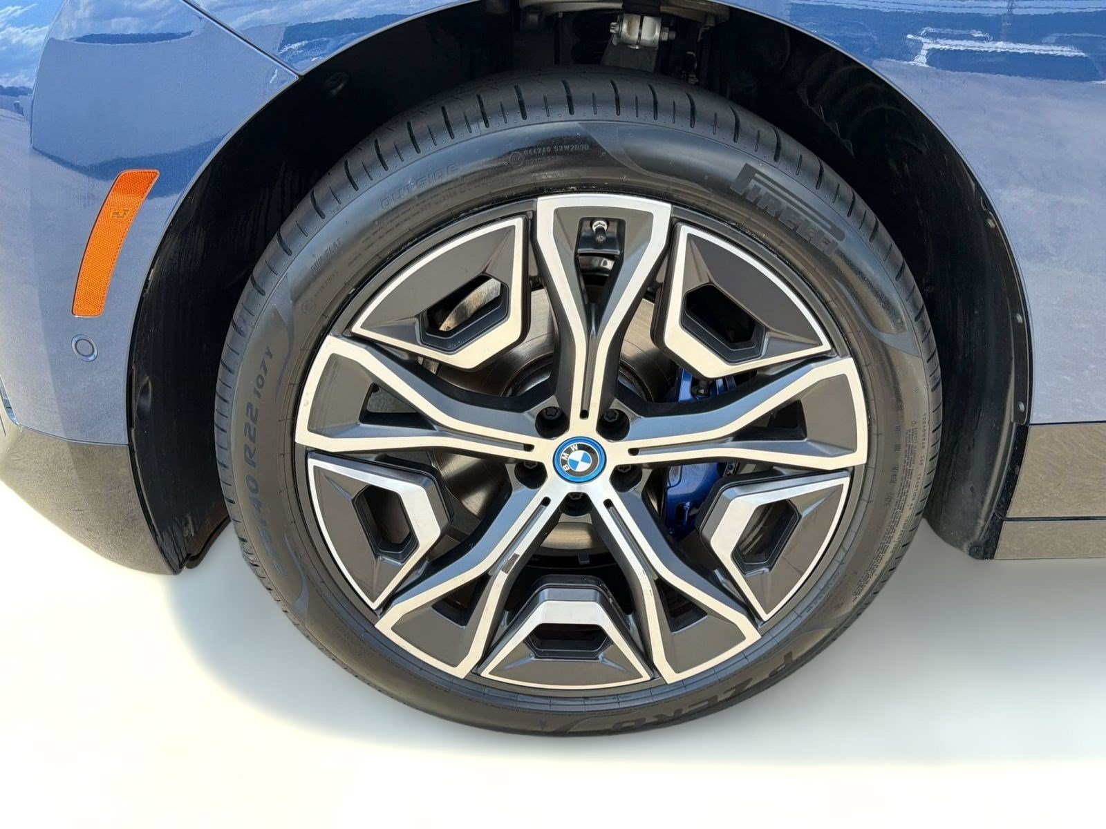Used 2024 BMW iX xDrive50 w/ Sport Package AWD/4WD image 11