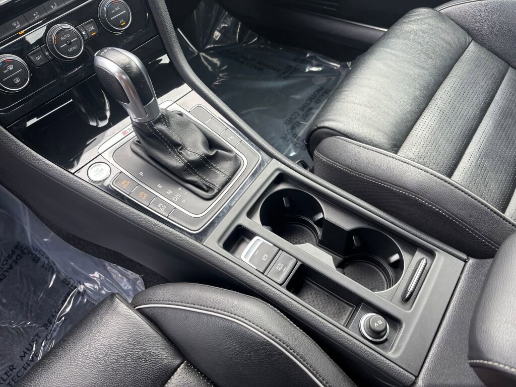 Used 2019 Volkswagen Golf R 4-Door image 15