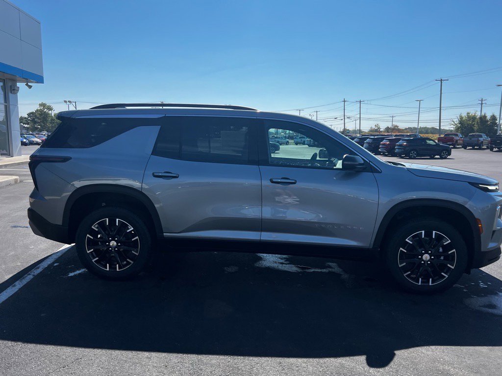 New 2026 Chevrolet Traverse LT w/ Sun and Wheel Package image 4