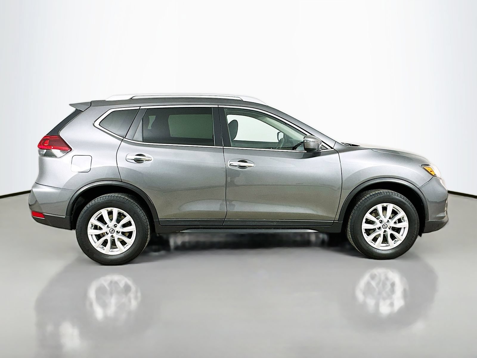 Used 2019 Nissan Rogue S w/ Special Edition Package AWD/4WD image 4