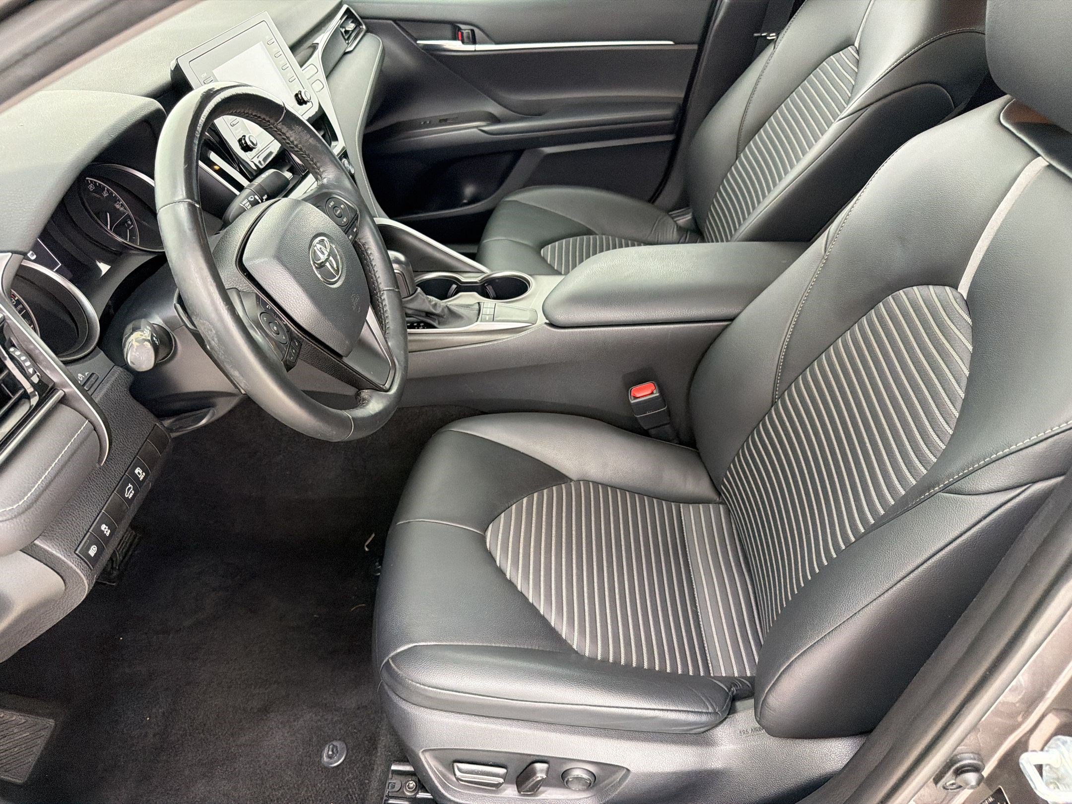 Used 2023 Toyota Camry SE FWD image 5