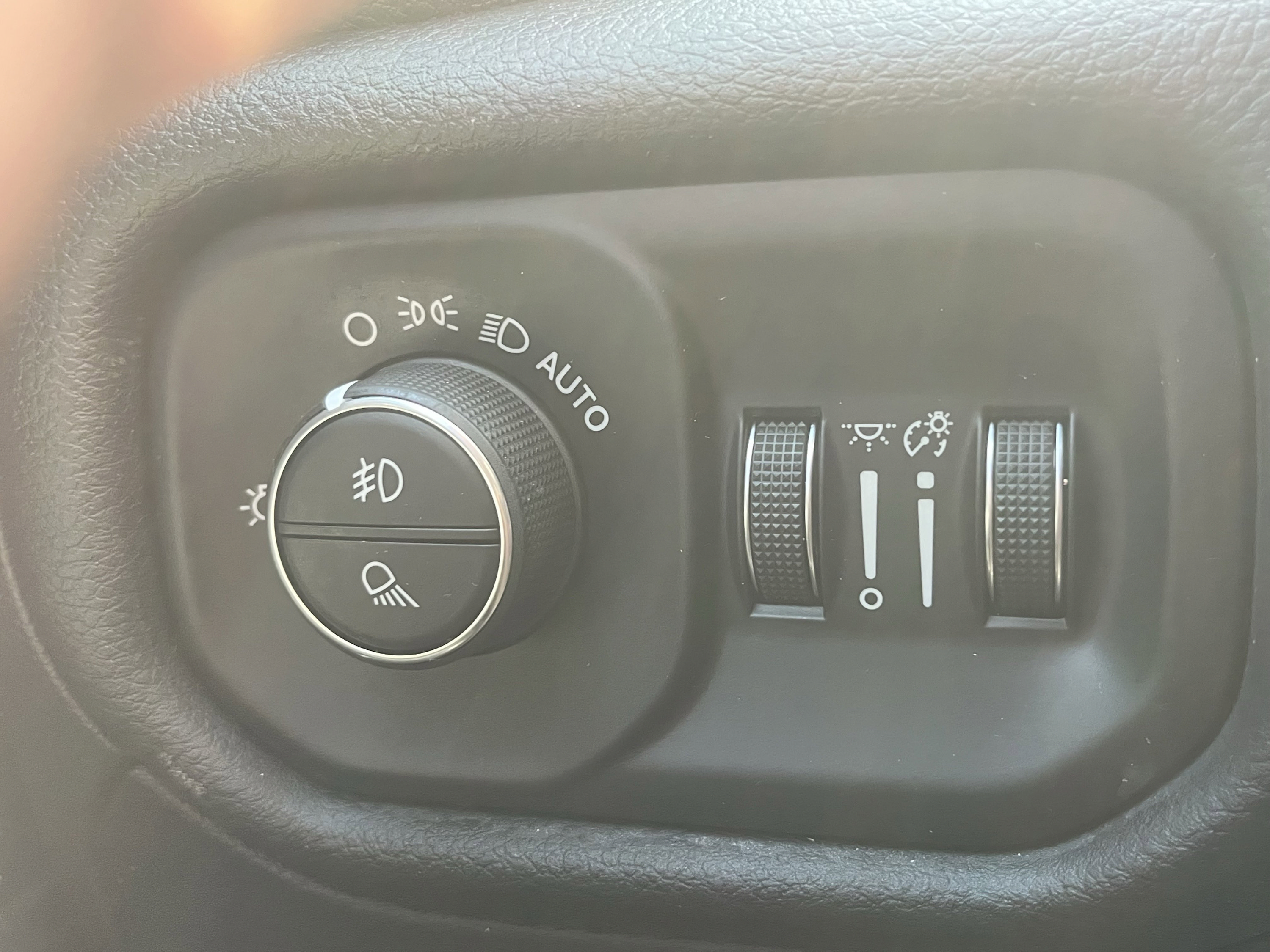 Used 2023 RAM 1500 Laramie AWD/4WD image 16