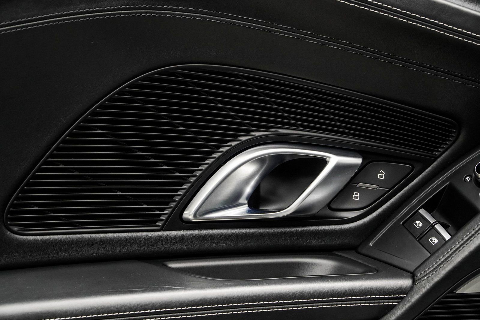 Used 2017 Audi R8 V10 w/ Carbon Exterior Package image 43