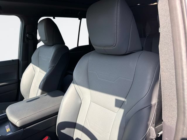 Used 2025 Lexus GX 550 AWD/4WD image 24