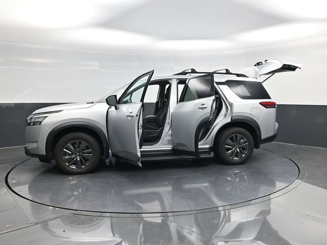 Used 2024 Nissan Pathfinder SV image 59