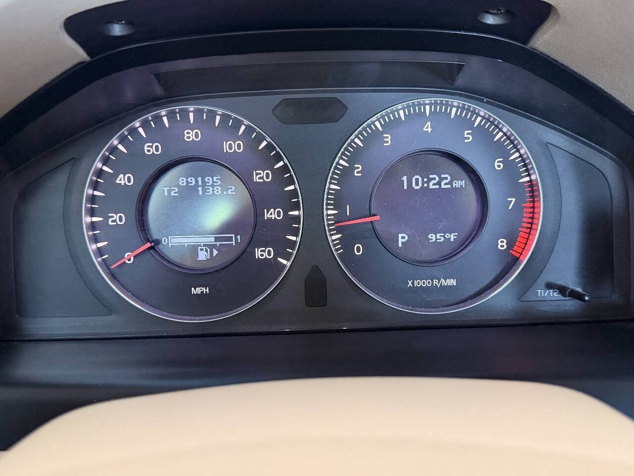 Used 2010 Volvo V70 FWD image 29