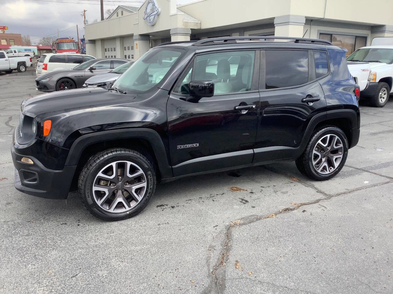 Used 2015 Jeep Renegade Latitude w/ Popular Equipment Group AWD/4WD image 18