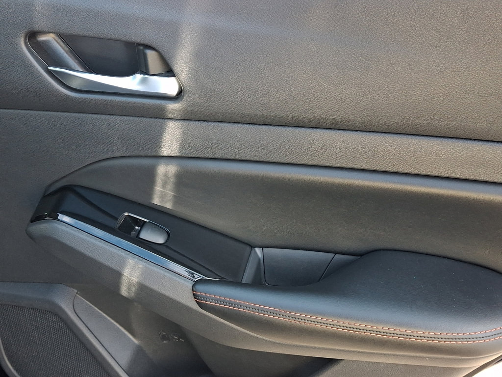 Used 2024 Nissan Altima 2.5 SR FWD image 14