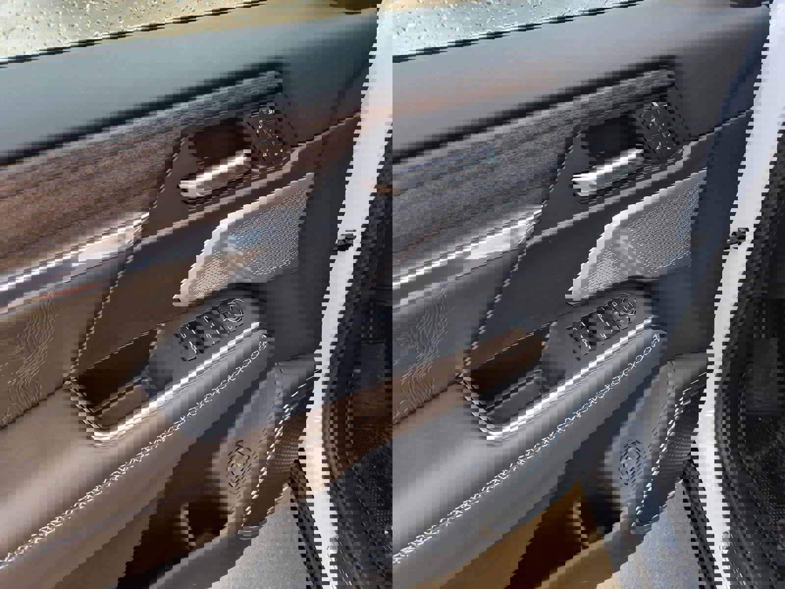 New 2026 GMC Acadia Denali Ultimate w/ LPO, Floor Liner Package image 11