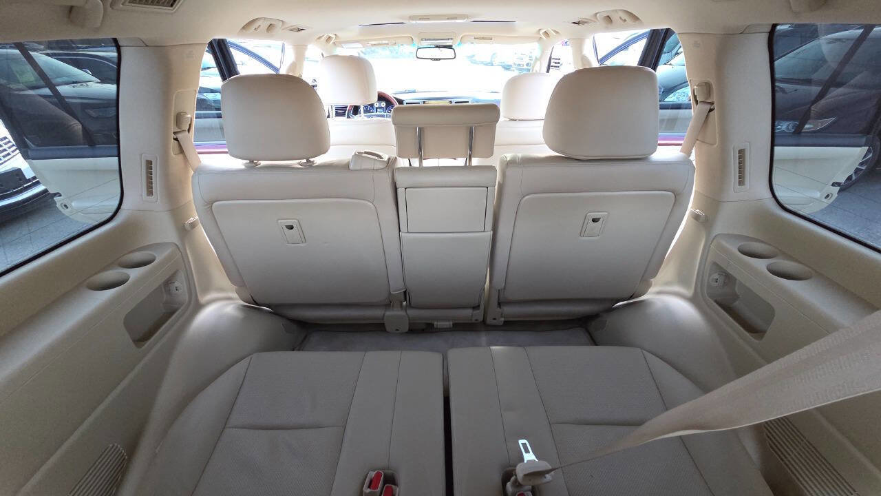 Used 2011 Lexus LX 570 4WD image 39