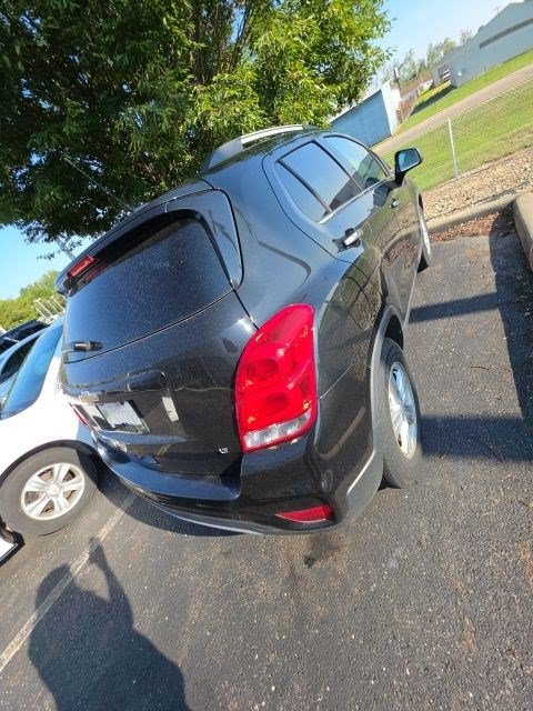 Used 2020 Chevrolet Trax LT w/ LT Convenience Package FWD image 11