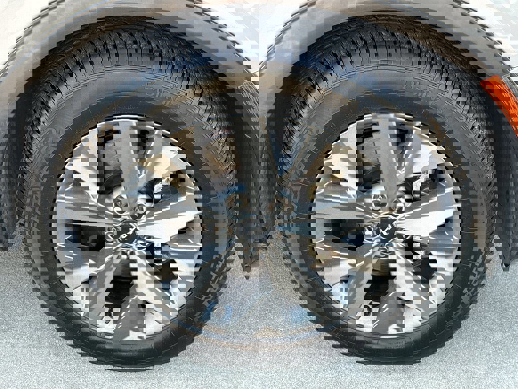 Used 2025 Kia Sportage SX image 32