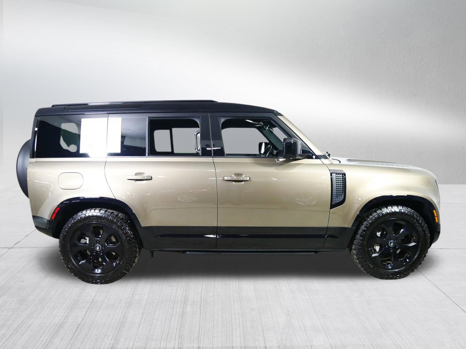 Used 2024 Land Rover Defender 110 X-Dynamic SE AWD/4WD image 8