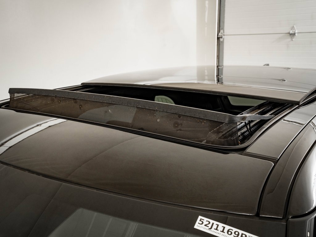 Used 2022 Land Rover Range Rover Velar R-Dynamic S image 14