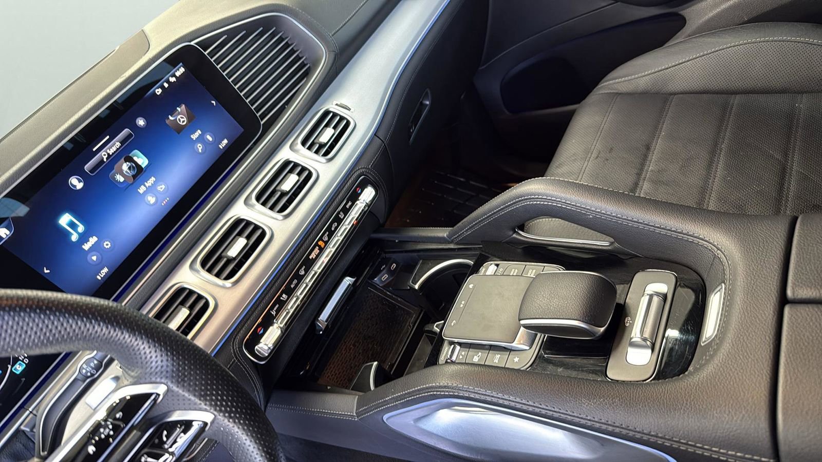 Used 2024 Mercedes-Benz GLS 450 4MATIC image 21
