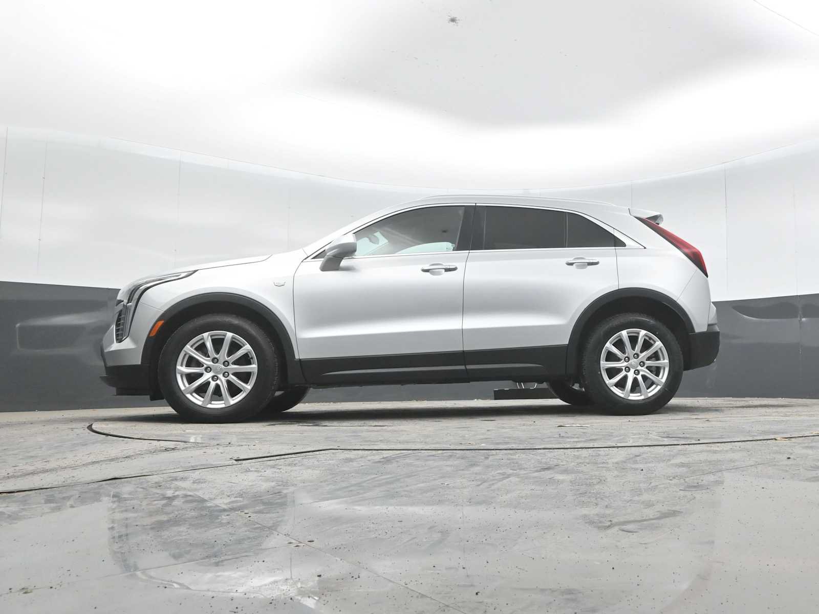 Used 2019 Cadillac XT4 Luxury w/ Cold Weather Package AWD/4WD image 39