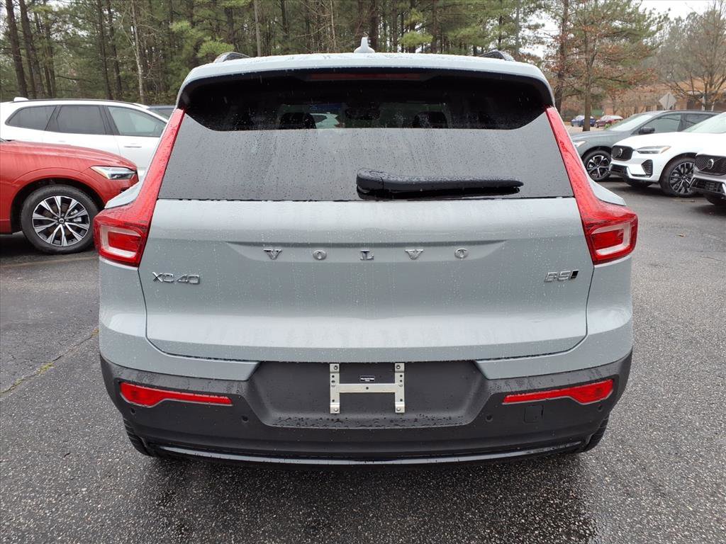 New 2026 Volvo XC40 B5 Core w/ Climate Package image 4